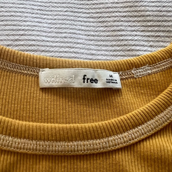 Aritzia | Wilfred Free Ruby Short Sleeve with Chest Cut-Out in Mustard - Size M - Picture 3 of 6
